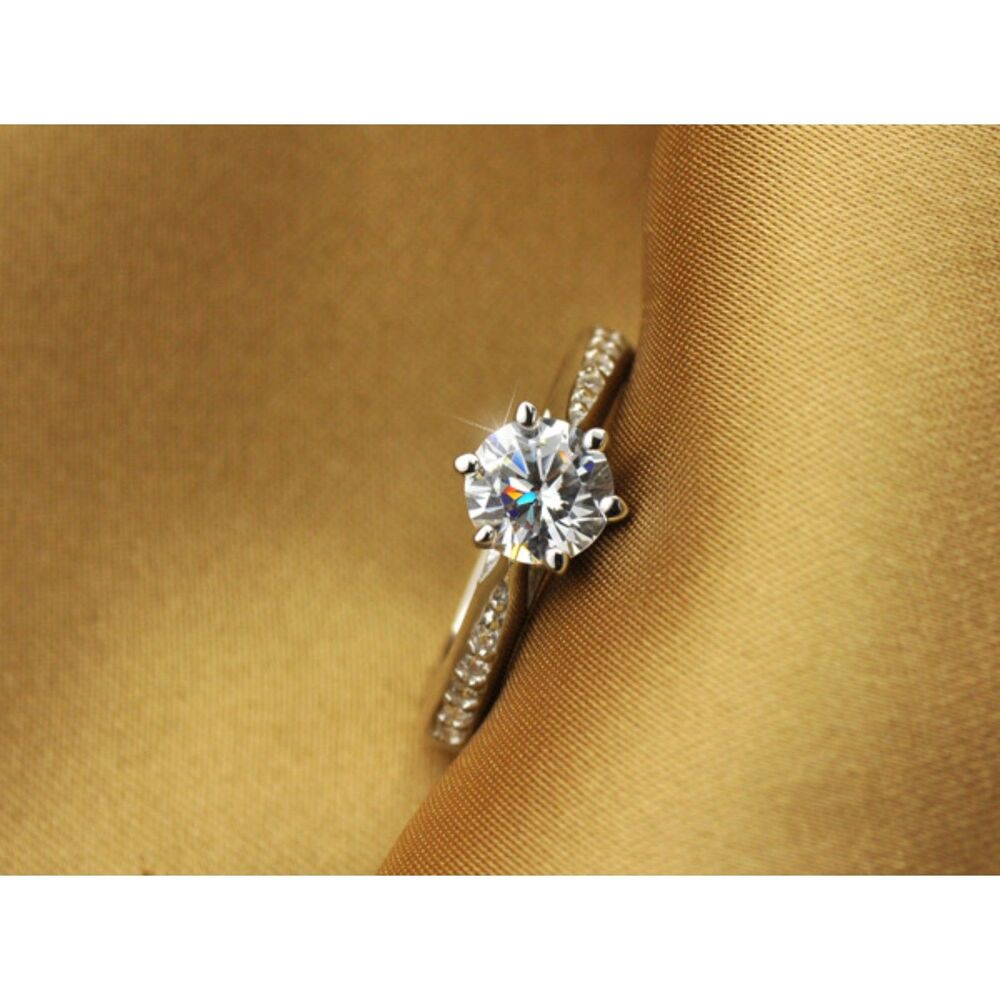 Luxury S925 Size 8 Silver Classic Engagement Ring Round Cut Simulated Diamond